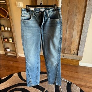 Good American women’s size 8/29 bootcut jeans.